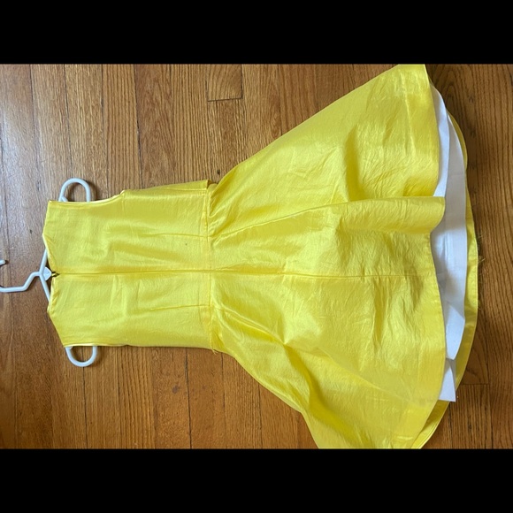 Italian dress with an exquisite fit - Picture 2 of 6